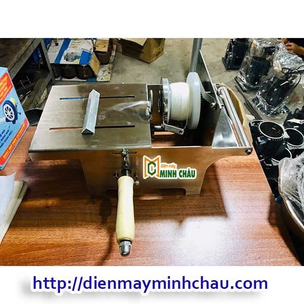 Máy Buộc Chỉ Xúc Xích Quay Tay